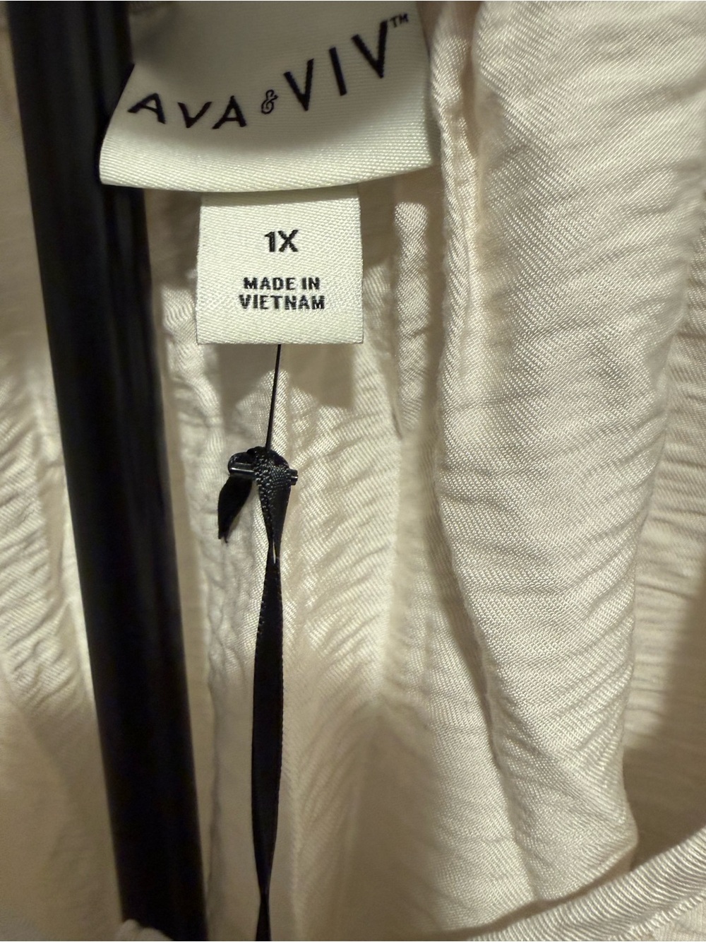 Ava & Viv Cream Button-Front Puff Sleeve Top - Picture 2 of 3